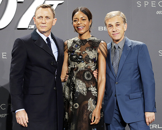 Actors Daniel Craig, Naomie Harris and Christoph Waltz (L-R) pose for photographers on the red carpet at the German premiere of the new James Bond 007 film ''Spectre'' in Berlin, Germany, October 28, 2015. 